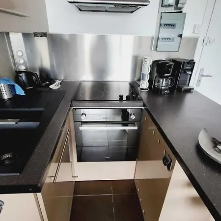 D'une A Hilaire De Riez A 500 M De La Avec Vue Sur La Et Balcon *